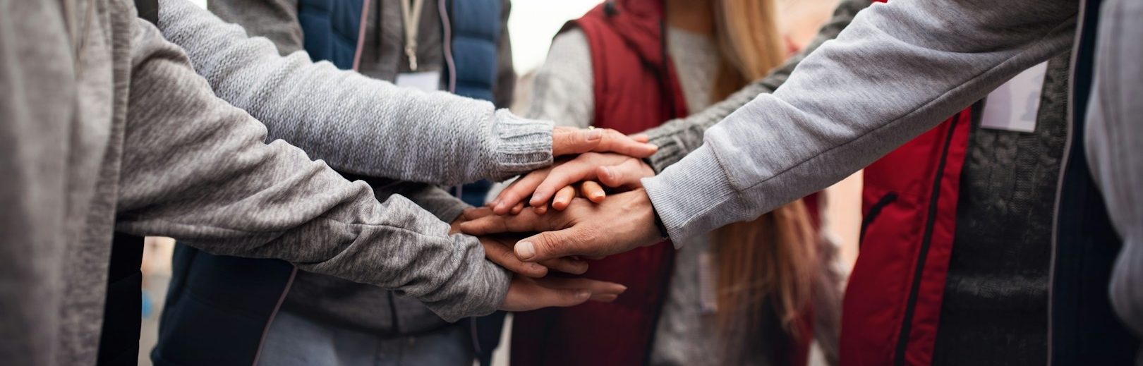 Menschen arbeiten gemeinsam im Team